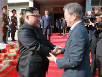 Kim Čong-un sa stretol s Mun Če-inom