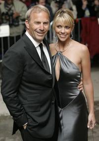 Kevin Costner a Christine Baumgartner 