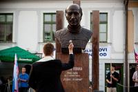 V mestskej časti Bratislava - Rača dnes odhalili pamätník Andreja Hlinku. 