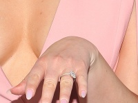 Meghan Trainor sa pýši takýmto krásnym prsteňom na prste.