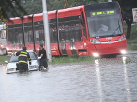 Bratislavu 6. júna zasiahli prívalové dažde. Bratislavu 6. júna zasiahli prívalové dažde.
