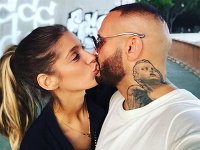 Rytmus a Jasmina Alagič tvoria šťastný pár, napriek tomu sa nájdu neprajníci. Rytmus a Jasmina Alagič tvoria šťastný pár, napriek tomu sa nájdu neprajníci.