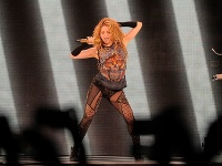 Shakira počas koncertu vystriedala viacero kostýmov. 