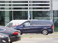 Nebohého Henryho priviezli na bratislavské letisko o pol dvanástej.