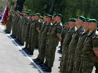 Vojaci pred odchodom do Lotyšska