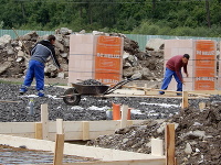Výstavba novej materskej škôlky v rómskej osade pri obci Hranovnica.