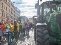 Na snímke farmári na pochode Za slušné Slovensko