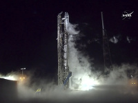 Štart rakety Dragon, ktorá poletí na vesmírnu stanicu ISS. Štart rakety Dragon, ktorá poletí na vesmírnu stanicu ISS.