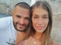 Zamilovaný Rytmus uštedril Dare další tvrdý úder. Zamilovaný Rytmus uštedril Dare další tvrdý úder.