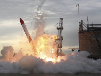 Štart japonskej rakety MOMO dopadol veľmi zle. Krátko po štarte raketa spadla a vybuchla. Štart japonskej rakety MOMO dopadol veľmi zle. Krátko po štarte raketa spadla a vybuchla.