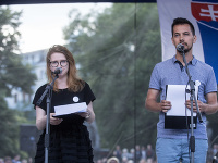 Karolína Farská a Juraj Šeliga - predstavitelia iniciatívy Za slušné Slovensko Karolína Farská a Juraj Šeliga - predstavitelia iniciatívy Za slušné Slovensko