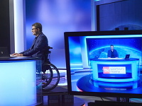 Michal Jančařík moderoval na invalidnom vozíku.