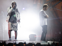 Skupina Gorillaz počas vystúpenia na festivale Roskilde. Skupina Gorillaz počas vystúpenia na festivale Roskilde.