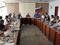 Zasadnutie krízového štábu k epidémii osýpok na Okresnom úrade v Michalovciach