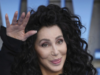 Cher si na premiéru obliekla takýto odvážny top.