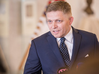 Robert Fico dostal nečakaný darček. Robert Fico dostal nečakaný darček.