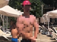 Erik Tomáš sa pochválil vyšportovaným telom. Erik Tomáš sa pochválil vyšportovaným telom.