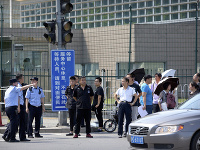 Pred americkým veľvyslanectvom v Pekingu došlo k výbuchu
