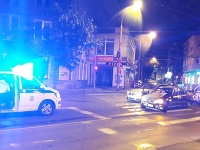 Autonehoda sa stala na križovatke Šancovej a Karpatskej ulice v centre Bratislavy.