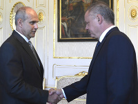 Na snímke prezident SR Andrej Kiska a prezident Policajného zboru SR Milan Lučanský počas stretnutia v Prezidentskom paláci 