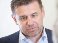 László Sólymos László Sólymos