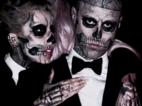 Lady Gaga a Zombie Boy v klipe ku skladbe Born This Way. 