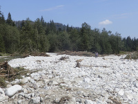 Zabezpečovacie práce po júlových povodniach pokračujú aj na hraničnom toku Biela voda v blízkosti Lysej Poľany