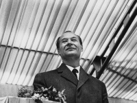 Od tragickej smrti Alexandra Dubčeka uplynulo už 27 rokov. Od tragickej smrti Alexandra Dubčeka uplynulo už 27 rokov.