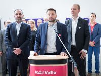 Miroslav Beblavý (vpravo) spolu s Ivanom Štefunkom (vľavo) predstavili kandidáta na bratislavského primátora Matúša Valla (v strede). Miroslav Beblavý (vpravo) spolu s Ivanom Štefunkom (vľavo) predstavili kandidáta na bratislavského primátora Matúša Valla (v strede).