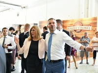 Premiér Peter Pellegrini si na výstave v Agrokomplexe zatancoval s ministerkou pôdohospodárstva Gabrielou Matečnou