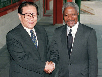 Kofi Annan a Jiang Zemin