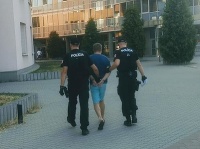 Muž s putami na rukách zranil dvoch policajtov Muž s putami na rukách zranil dvoch policajtov