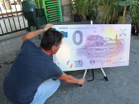 V piatok začína predaj suvenírových bankoviek v botanickej záhrade v Košiciach. V piatok začína predaj suvenírových bankoviek v botanickej záhrade v Košiciach.