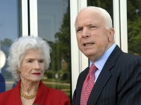 John McCain s matkou Robertou