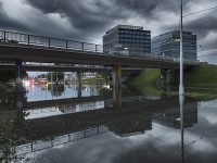 Voda na uliciach po búrke v Bratislave