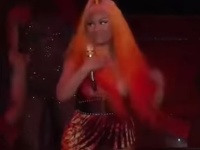 Nicki Minaj vystupovala v úspornom kostýme. 