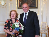 Magda Vašáryová pri stretnutí s prezidentom Andrejom Kiskom Magda Vašáryová pri stretnutí s prezidentom Andrejom Kiskom
