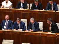 Prvá poprázdninová schôdza parlamentu začala