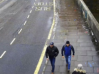 Podozriví zachytení na kamere v meste Salisbury. Podozriví zachytení na kamere v meste Salisbury.