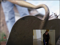 Slovák Anton mal použiť motyku ako zbraň. Voči obvineniam sa však bráni. Slovák Anton mal použiť motyku ako zbraň. Voči obvineniam sa však bráni.