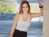 Zoey sa ide prepadnúť od hanby Zoey sa ide prepadnúť od hanby