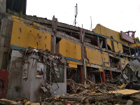 Škody po zemetrasení a cunami 