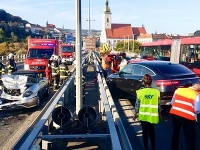 Nehoda v Bratislave spôsobila dopravný kolaps. Nehoda v Bratislave spôsobila dopravný kolaps.