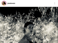 Jessie Ware sa pochválila tehotným bruchom na Instagrame. 