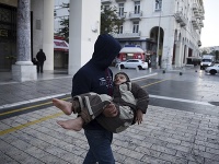 Migranti na námestí gréckeho mesta Thessaloniki. Migranti na námestí gréckeho mesta Thessaloniki.