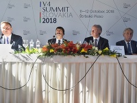 Na snímke zľava prezident Poľskej republiky Andrzej Duda, prezident Maďarskej republiky János Áder, prezident Slovenskej republiky Andrej Kiska a prezident Českej republiky Miloš Na snímke zľava prezident Poľskej republiky Andrzej Duda, prezident Maďarskej republiky János Áder, prezident Slovenskej republiky Andrej Kiska a prezident Českej republiky Miloš