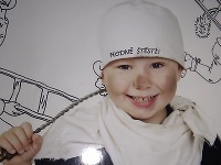 Adamko má dnes desať rokov. Rodičia veria, že v budúcnosti sa na nich ešte takto usmeje.