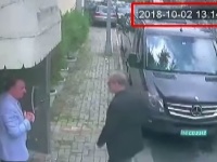 Džamál Chášukdží vchádza na saudskoarabský konzulát v Istanbule Džamál Chášukdží vchádza na saudskoarabský konzulát v Istanbule