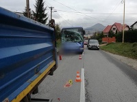 Zrážka nákladného auta s autobusom