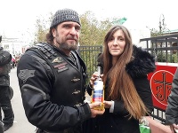 Polícia na bratislavskom letisku zadržala redaktorov konšpiračných médií. Polícia na bratislavskom letisku zadržala redaktorov konšpiračných médií.